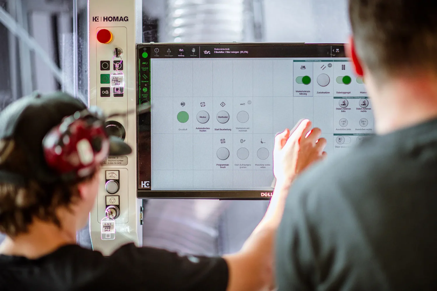 CNC-Arbeiten in der moderenen Schwab-Walcher Werkstatt